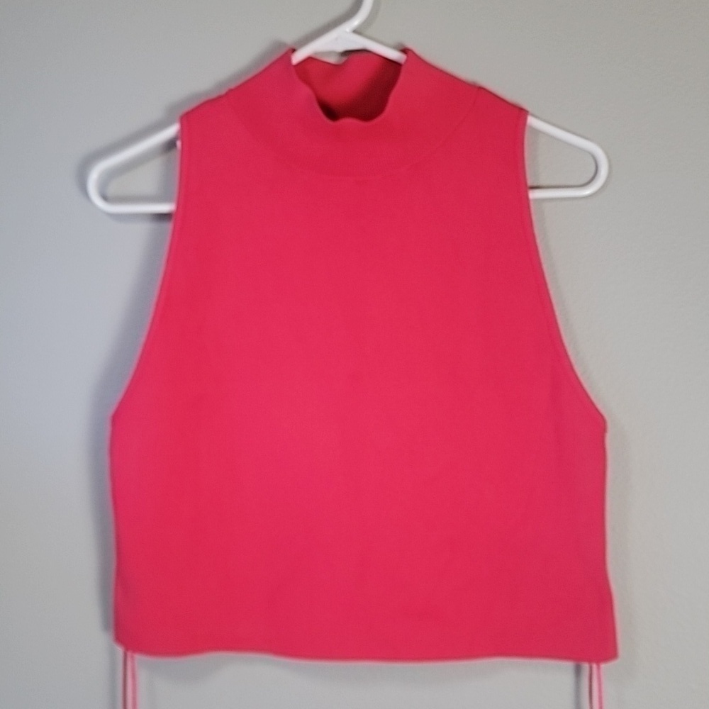 Bar lll hot pink mockneck sleeveless crop